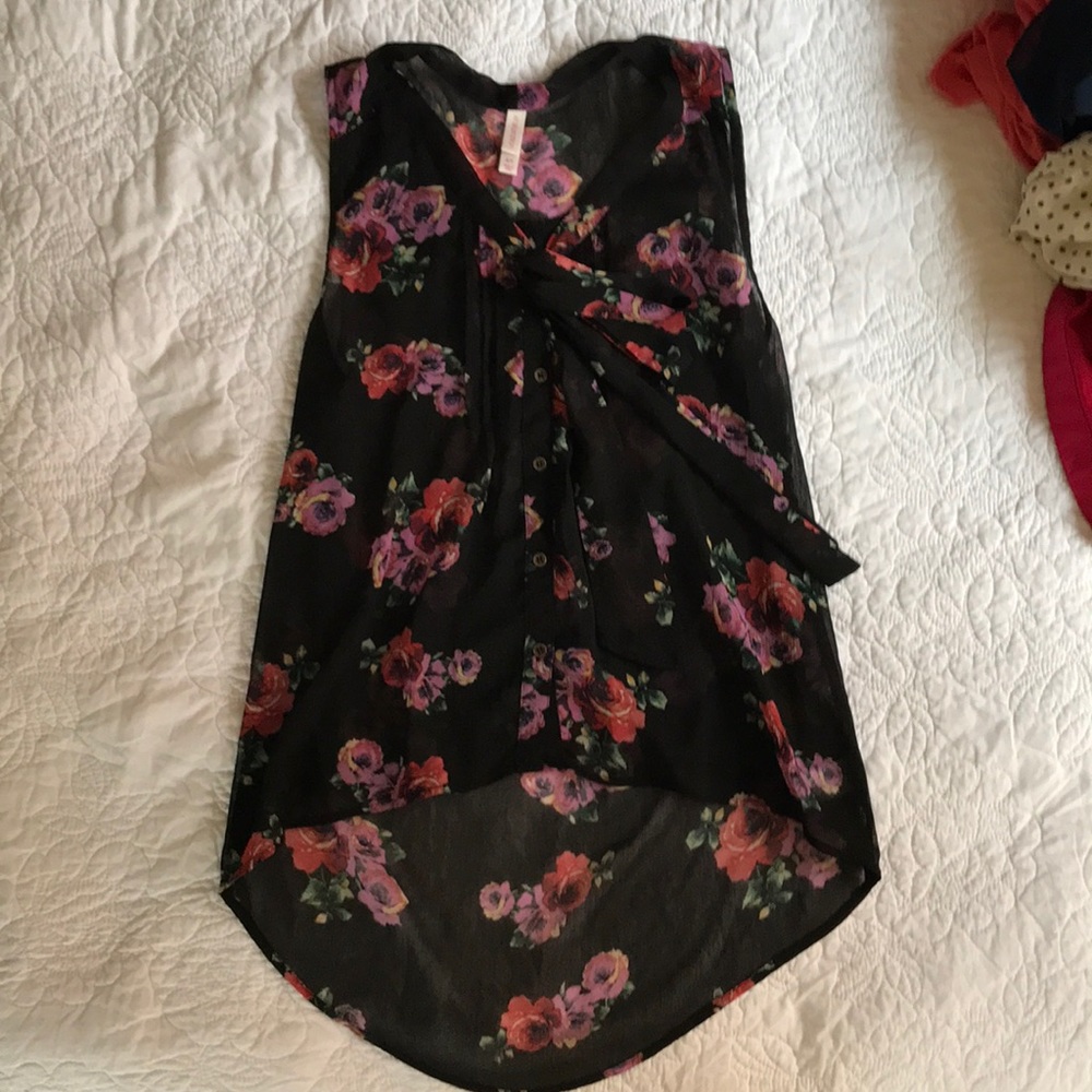 Sleevless Floral Blouse